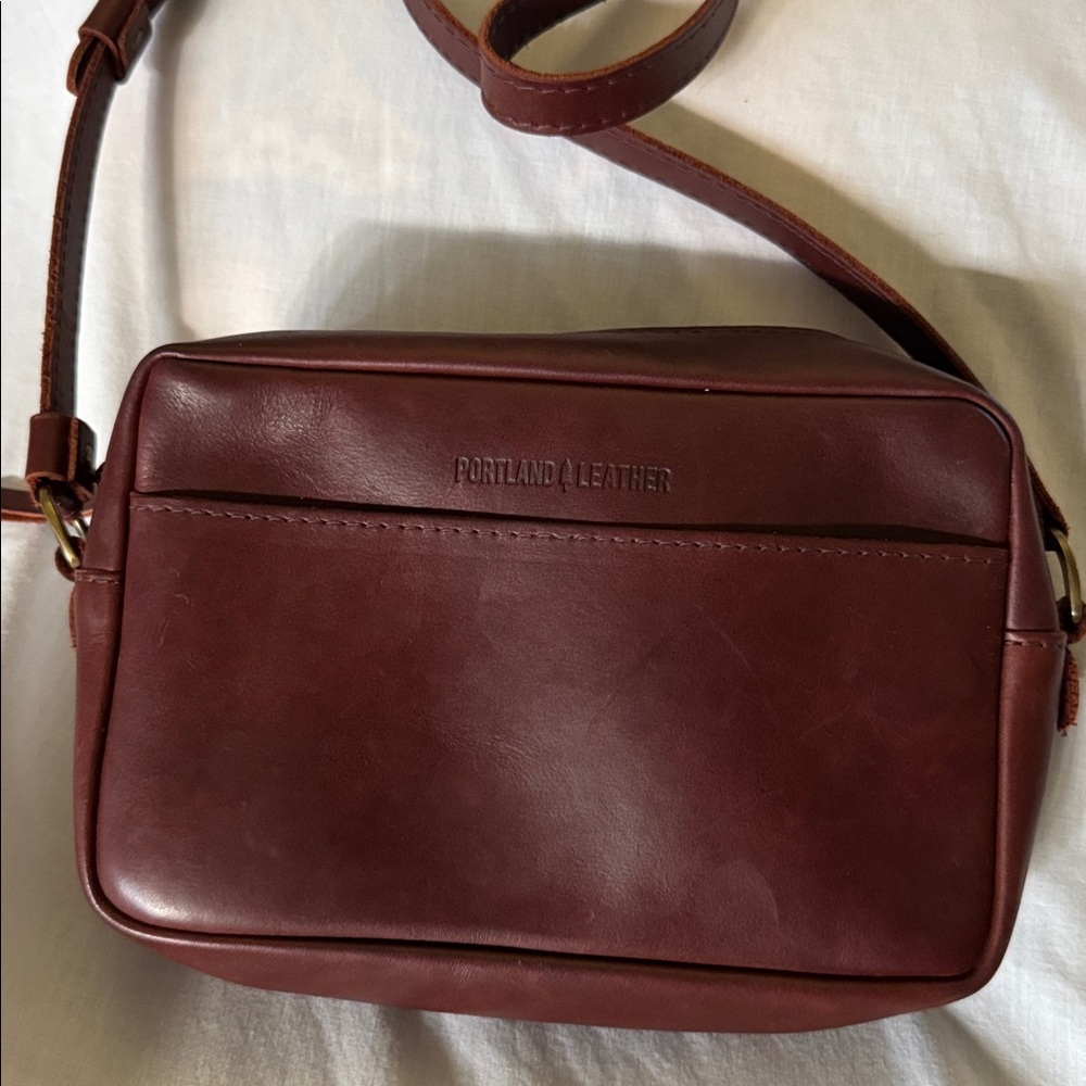 Portland Leather Rich Brown Crossbody Bag - Picture 2 of 4